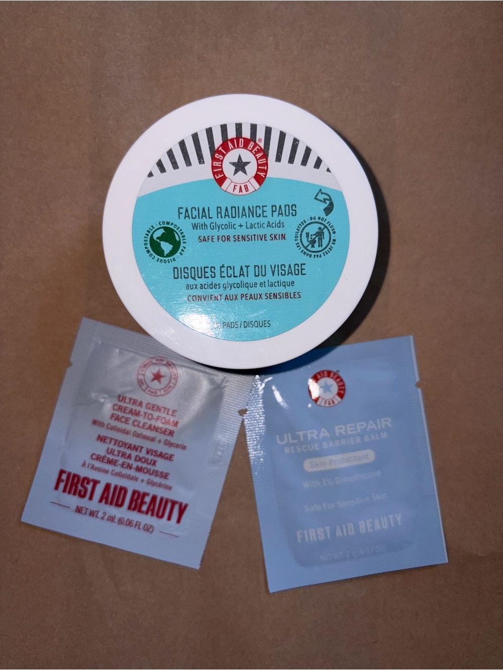First Aid Beauty Facial Radiance Pads 28 Ct AHA Glycolic Lactic Acid + 2 Samples